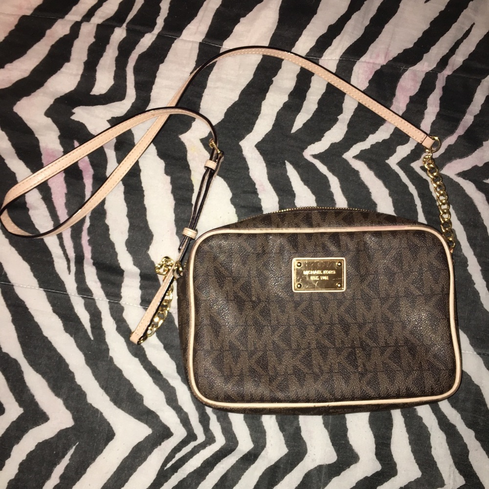 Michael kors crossbody purse